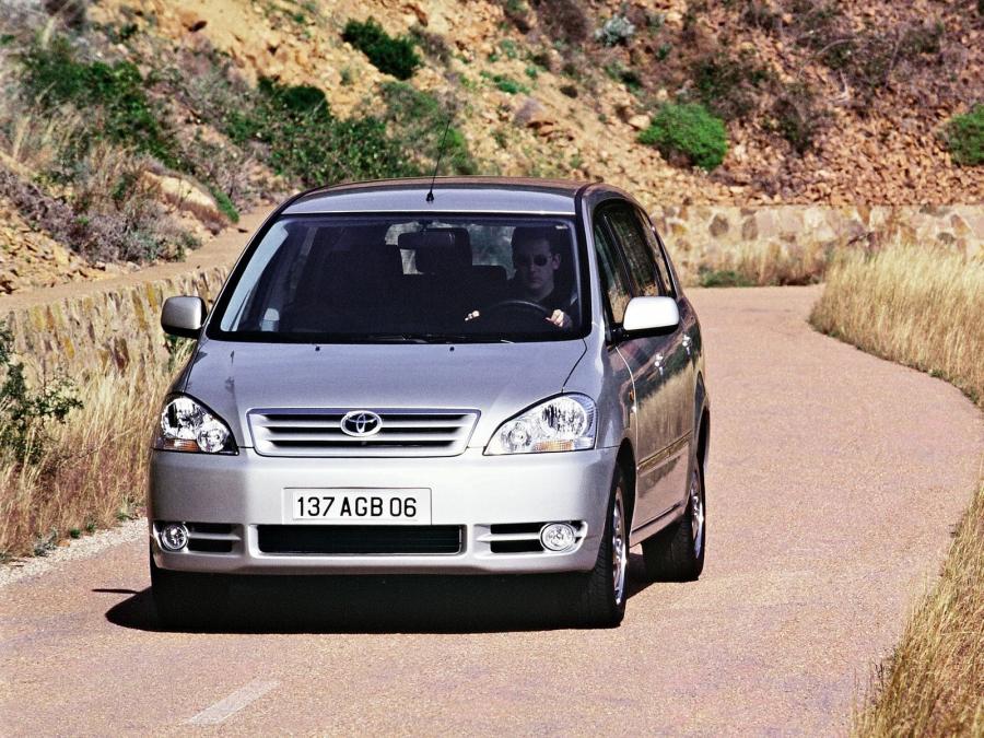  Toyota Avensis Verso 2001 года  (фото 6 из 18)